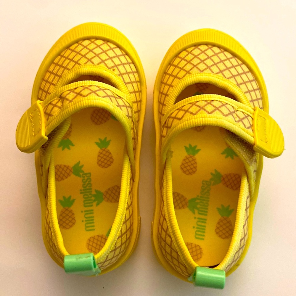 Mini Melissa size 6 toddler girls Yellow and 🍍 pineapples print baby Jane shoes